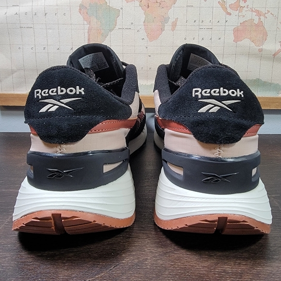 BRAND NEW Reebok Classic Nylon/ Suede Sneaker Men's Size 11.5 - Picture 5 of 7